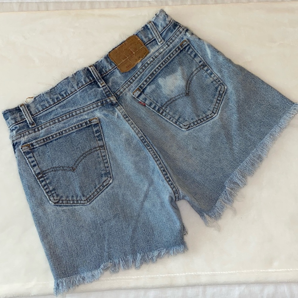 Levi’s 90’s cutoff denim shorts